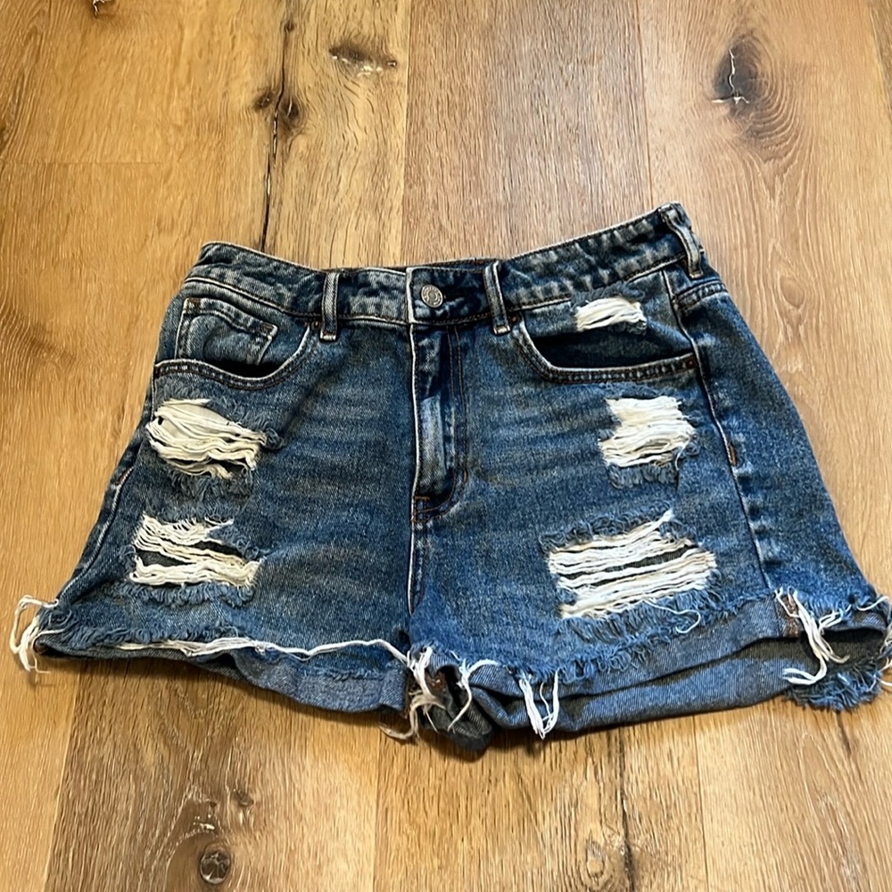 Pacsun Women’s Distressed Mom Short Size:27